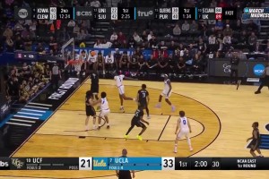 乌龙球😂约翰·波尔抢篮板，结果把球拨进了自家篮筐！