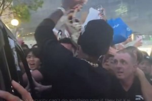 重温欧文去年中国行的签名盛况，这简直顶级名场面啊！