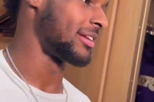 笑死🤣布朗尼：有一次我爸单挑输给我后，把篮板砸碎了