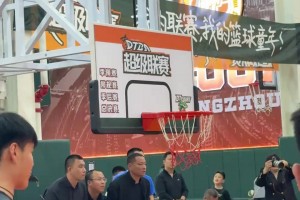 😂同一个球场同一个爸爸...