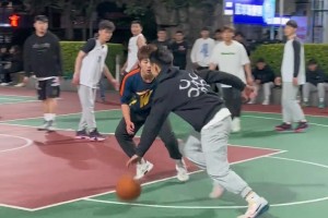 这小子最精了！ 一个上篮假动作骗六个核桃吃😏